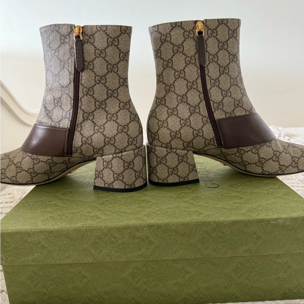 Gucci blondie Brown& Cream GG coated canvas 2” block heel ankle boot SZ 40 NWB - Picture 4 of 10